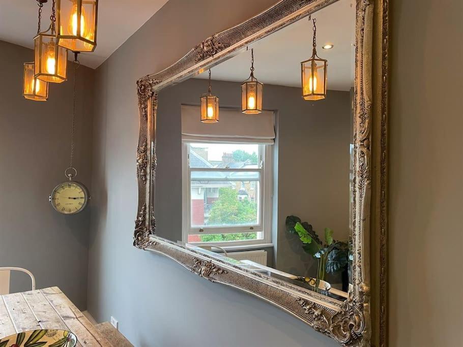 Upscale 3br Duplex Experience The Charm Of Westbourne Grove Appartamento