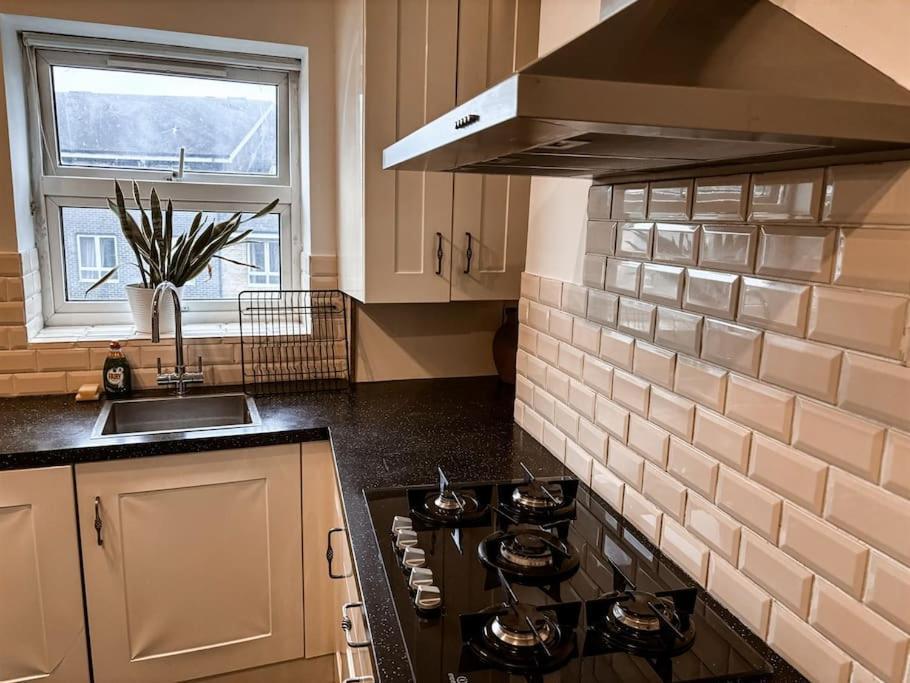 Upscale 3br Duplex Experience The Charm Of Westbourne Grove * Londra